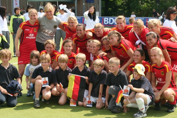 Das Siegerteam mit Balljungen des Club zur Vahr. Foto: Robert Hoffmann